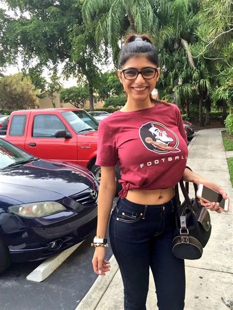 mia khalfia tits|Mia Khalifa Big Tits Vidéos Porno 